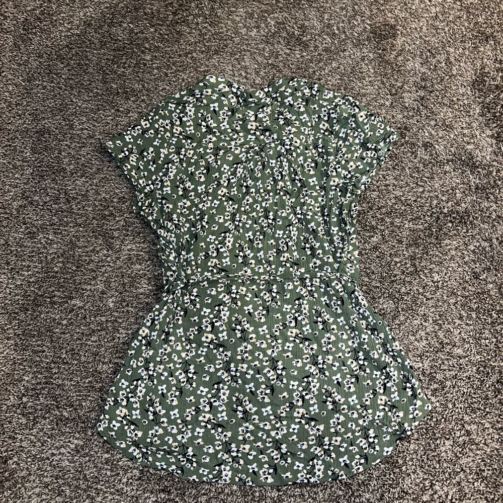Full Moon, women’s maternity blouse, stitch fix, medium, green floral - Picture 4 of 5